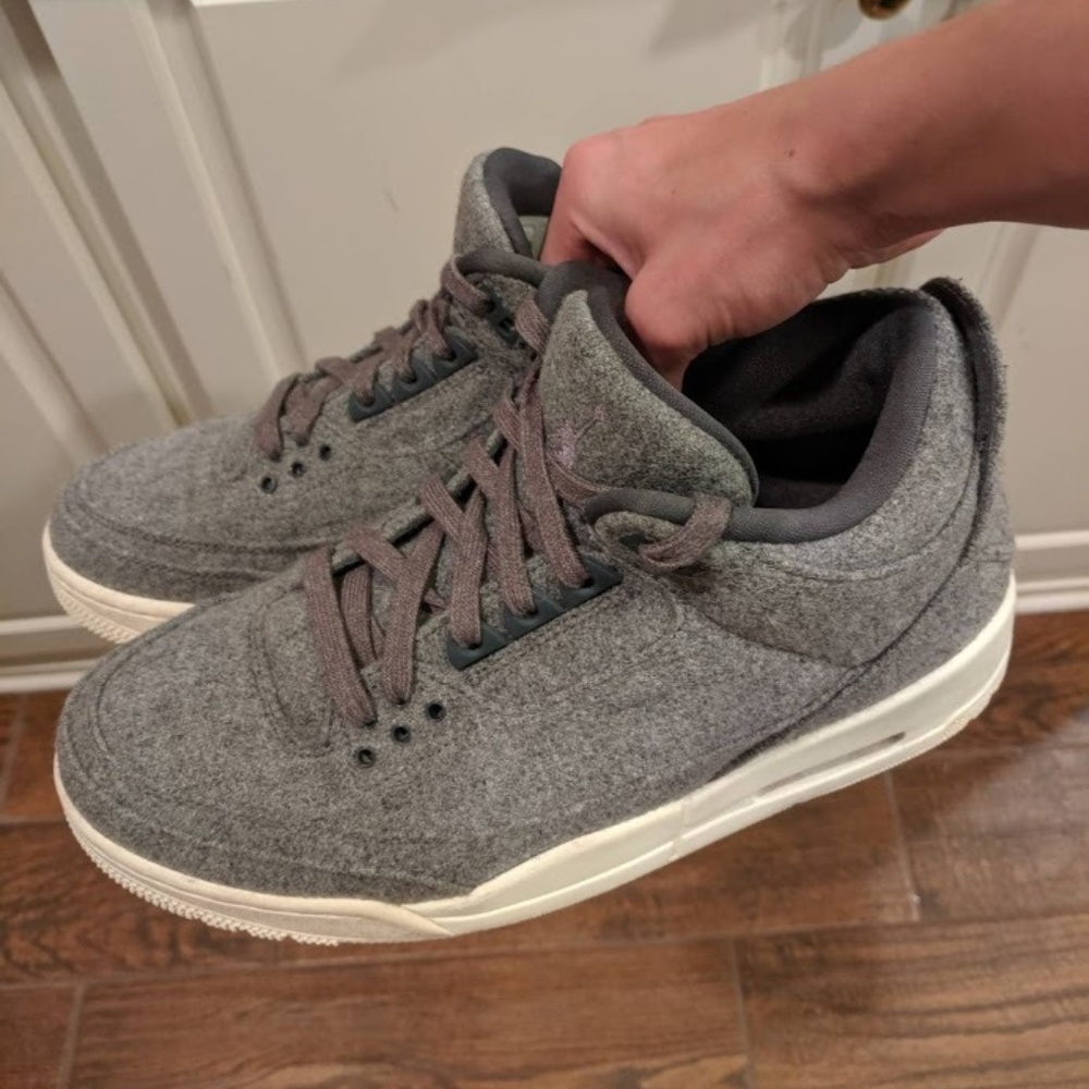 Air Jordan 3 Grey